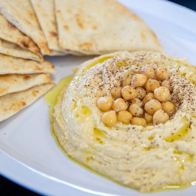 Hummus With 2 Pita.